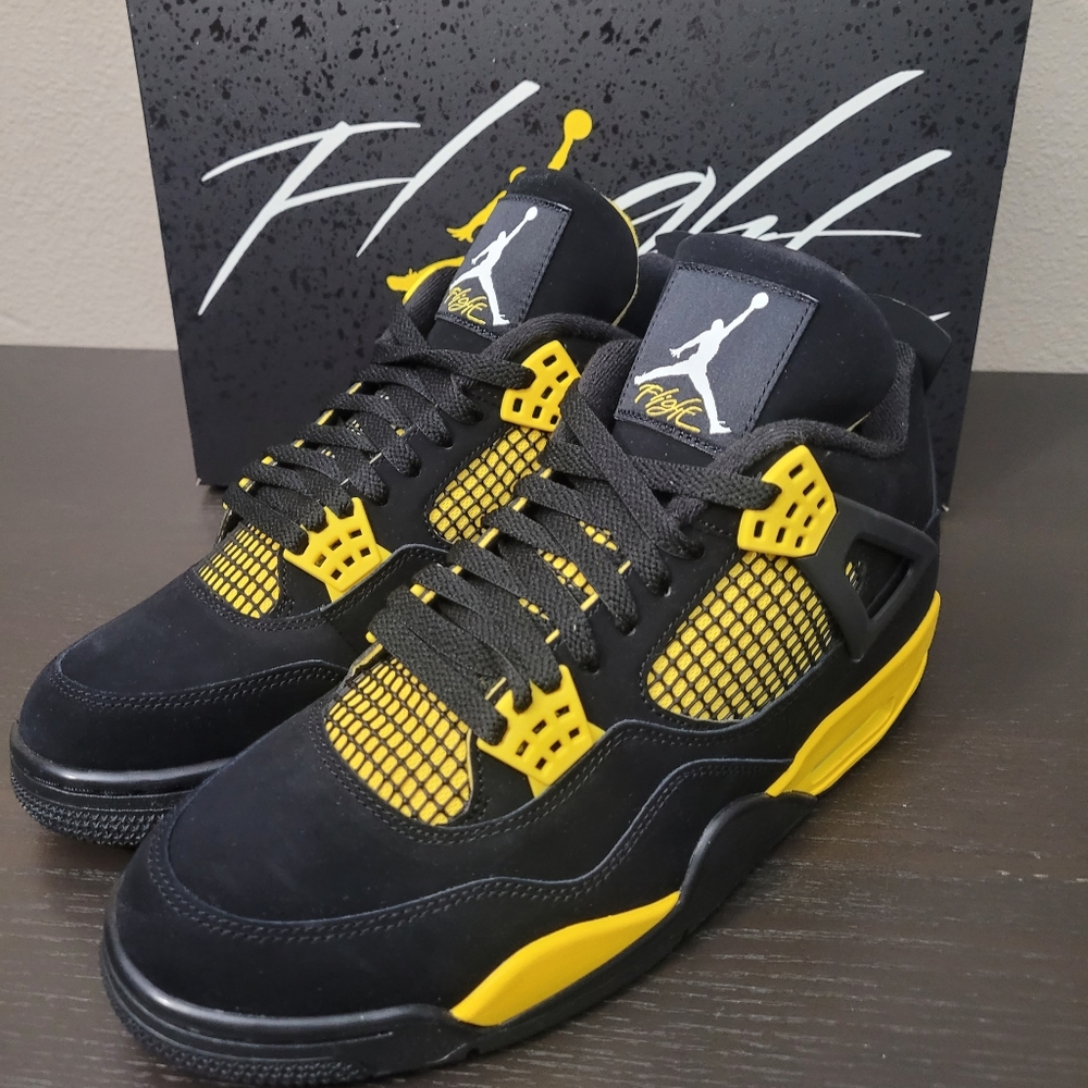 Air jordan 4 thunder ⛈️ - Picture 2 of 5